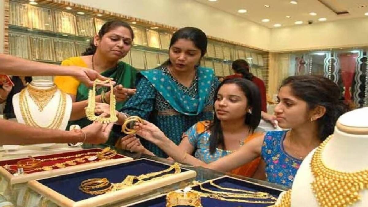 ৭০০০ টাকা বেড়ে রেকর্ড রুপোর, সোনার দামেও বৃদ্ধি, এখন টাকা ঢালবেন?