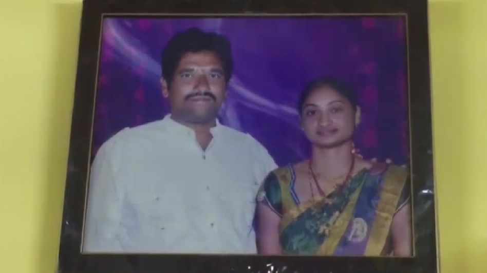 বিরিয়ানির প্লেটে ষড়যন্ত্র! স্বামীকে সরিয়ে রাতভর প্রেমিকের সঙ্গে উদ্দাম স্ত্রী বিরিয়ানির প্লেটে ষড়যন্ত্র! স্বামীকে সরিয়ে রাতভর প্রেমিকের সঙ্গে উদ্দাম স্ত্রী