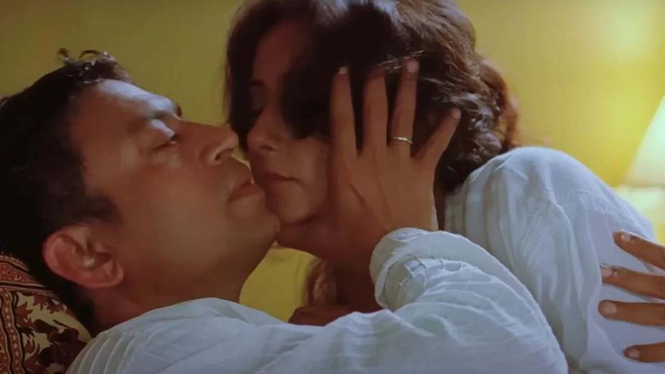 বিছানায় ঘনিষ্ঠ দৃশ্যের আগে নার্ভাস ছিলেন ইরফান, যেভাবে রাজি করালেন নায়িকা বিছানায় ঘনিষ্ঠ দৃশ্যের আগে নার্ভাস ছিলেন ইরফান, যেভাবে রাজি করালেন নায়িকা