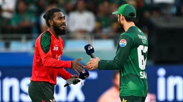 বাংলাদেশের হয়ে গলা ফাটাচ্ছে পাকিস্তান