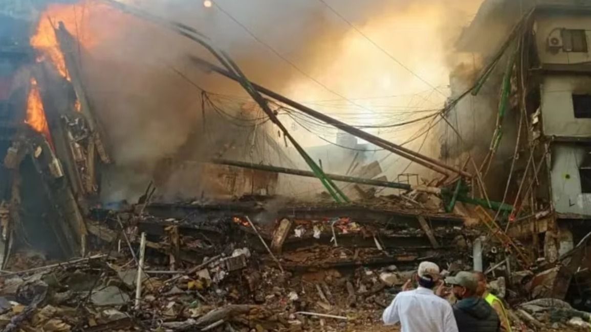 পাকিস্তানে করাচির অগ্নিকাণ্ডে মৃত বেড়ে ৭২।