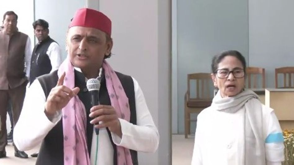 “বাংলায় সম্প্রীতির জয়, দিদিই মানুষের মন জিতেছেন!” এক্সিট পোলকে তুড়ি মেরে মমতার পাশে অখিলেশ “বাংলায় সম্প্রীতির জয়, দিদিই মানুষের মন জিতেছেন!” এক্সিট পোলকে তুড়ি মেরে মমতার পাশে অখিলেশ