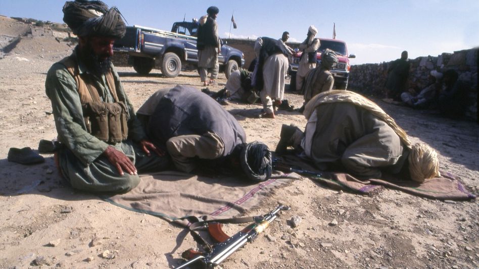 আফগানিস্তানে 'দাস' রাখাকে আইনি স্বীকৃতি, অত্যাচার করলেও শাস্তি হবে না তালিবানদের আফগানিস্তানে 'দাস' রাখাকে আইনি স্বীকৃতি, অত্যাচার করলেও শাস্তি হবে না তালিবানদের