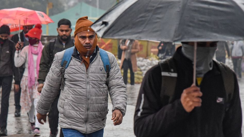 দার্জিলিঙে তুষারপাতের পূর্বাভাস, ৩ জেলায় বৃষ্টির সম্ভাবনা, দক্ষিণের আবহাওয়া কেমন থাকবে? দার্জিলিঙে তুষারপাতের পূর্বাভাস, ৩ জেলায় বৃষ্টির সম্ভাবনা, দক্ষিণের আবহাওয়া কেমন থাকবে?