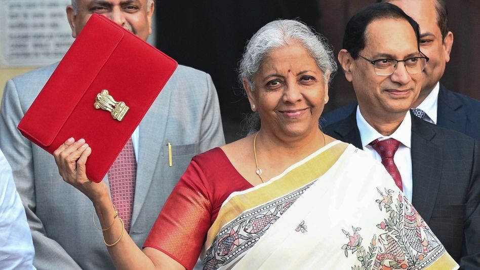 ট্যাক্স, বিমা, সোনা-রুপো সহ আজ ১০ বড় ঘোষণা করতে পারেন অর্থমন্ত্রী ট্যাক্স, বিমা, সোনা-রুপো সহ আজ ১০ বড় ঘোষণা করতে পারেন অর্থমন্ত্রী