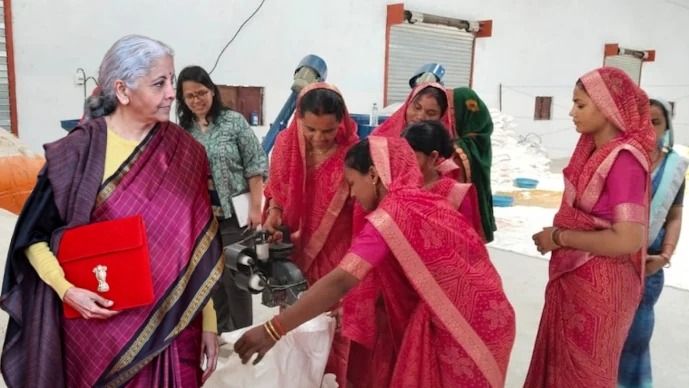 আরও বেশি সংখ্যক মহিলা হবেন লাখপতি 