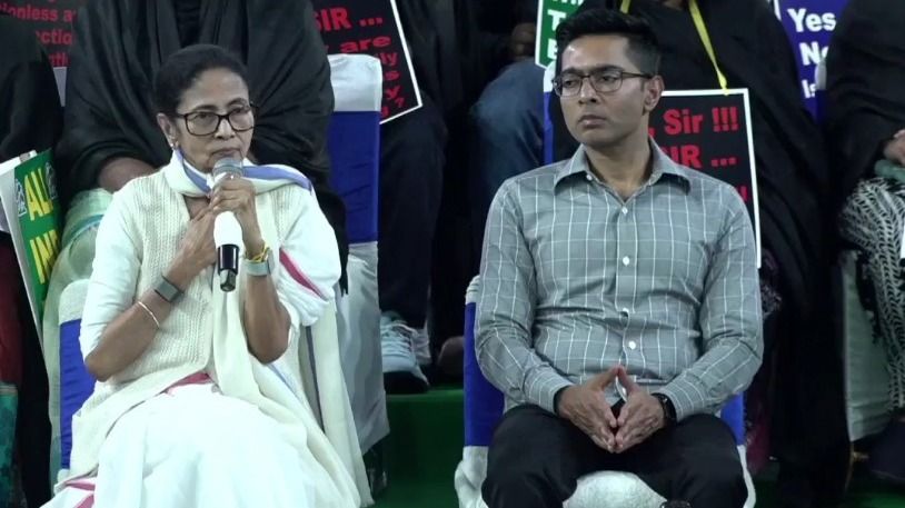 দিল্লিতে ভবানীপুর আসনের প্রসঙ্গ তুললেন মমতা, কী বললেন? নাম 'বাদ' ইস্যুতে নিশানা