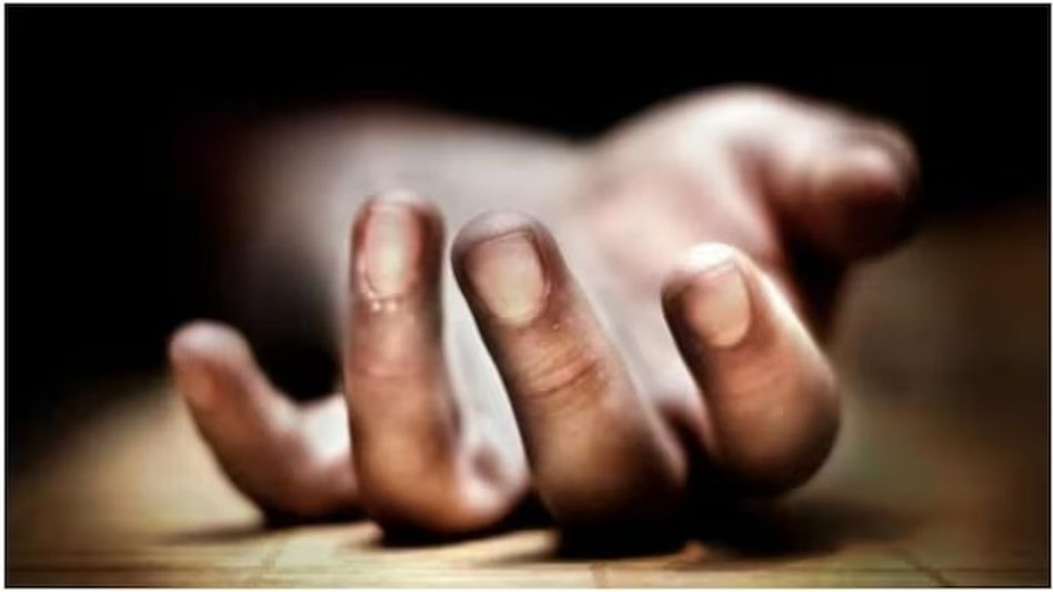 রিল বানাতে বাধা মায়ের, প্রতিশোধ নিতে নিজের প্রাণ নিল ১৫ বছরের কিশোরী রিল বানাতে বাধা মায়ের, প্রতিশোধ নিতে নিজের প্রাণ নিল ১৫ বছরের কিশোরী