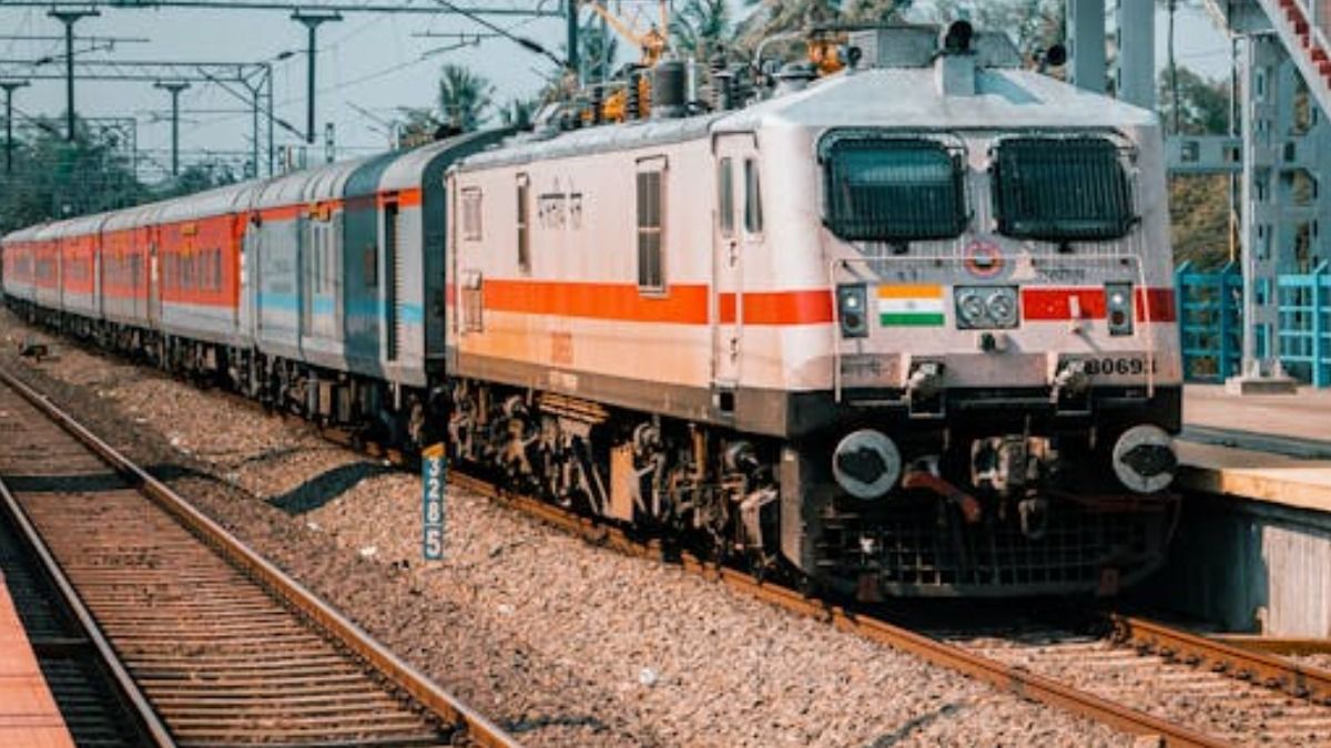 স্লিপারের টিকিটে AC কোচে ভ্রমণ, রেলের নিয়মেই লাগবে না অতিরিক্ত টাকা
