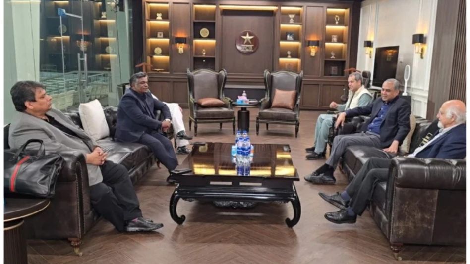 লাহোরে পিসিবির সঙ্গে ICC-র সিক্রেট বৈঠক, মিটিঙে বিসিবিও, ভারত ম্যাচ খেলবে পাকিস্তান? লাহোরে পিসিবির সঙ্গে ICC-র সিক্রেট বৈঠক, মিটিঙে বিসিবিও, ভারত ম্যাচ খেলবে পাকিস্তান?