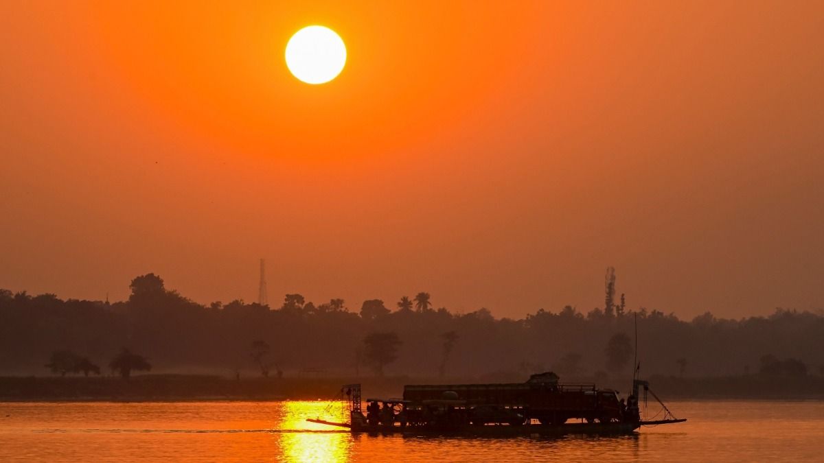 হুগলী নদীর সূর্যাস্ত।-পিটিআই