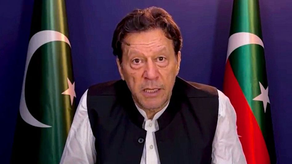 इमरान खान की आंखों की रोशनी पर बड़ा खतरा! पूर्व PM की एक आंख से दिखना हुआ बंद इमरान खान की आंखों की रोशनी पर बड़ा खतरा! पूर्व PM की एक आंख से दिखना हुआ बंद