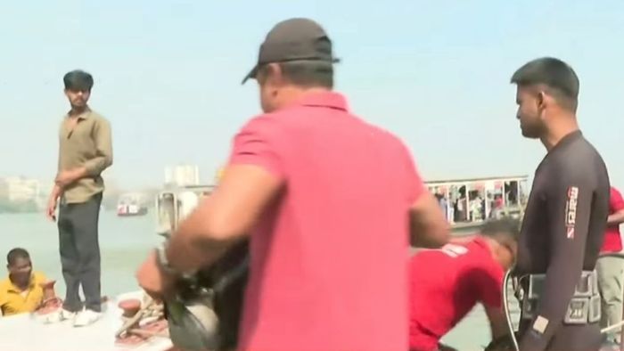 প্রতিবেদন লেখা পর্যন্ত নিখোঁজ যুবকের কোনও সন্ধান মেলেনি।