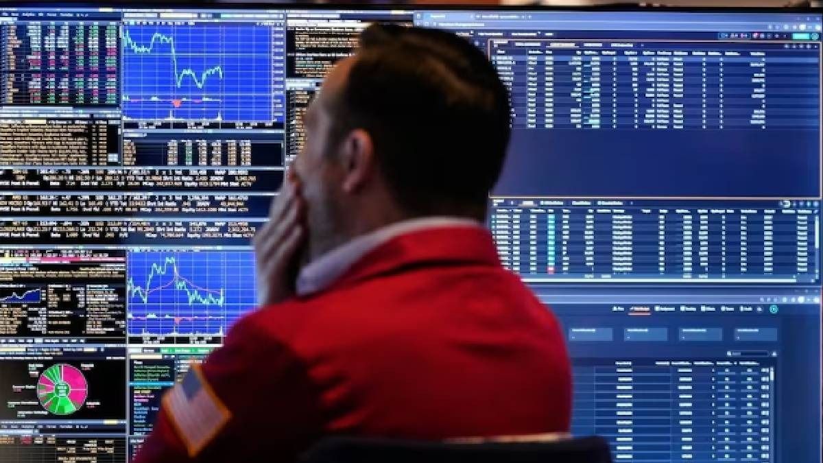 AI-এর ভয়ে ক্র্যাশ Sensex, Nifty, কোন কোন IT স্টকের হাল খারাপ?