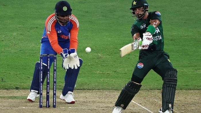 শেষ মুহূর্তের এই অভূতপূর্ব তাড়াহুড়ো উভয় দল এবং তাদের নিজ নিজ বোর্ডের মধ্যে অনেক এলোমেলোতার মাধ্যমে ব্যাখ্যা করা যেতে পারে।