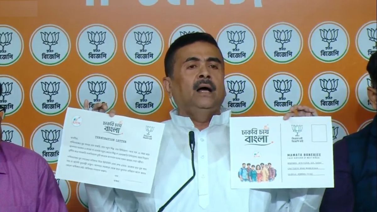 তাঁর পরামর্শ, যুবসাথীর ফর্ম জমার সময় যেন সেই পোস্টকার্ডও জমা করেন যুবক-যুবতীরা। 