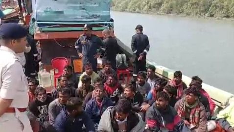 বাংলাদেশি ট্রলারে মত্‍স্যজীবীর কাছে ভারতীয় পরিচয়পত্র, ফ্রেজারগঞ্জে চাঞ্চল্যকর ঘটনা