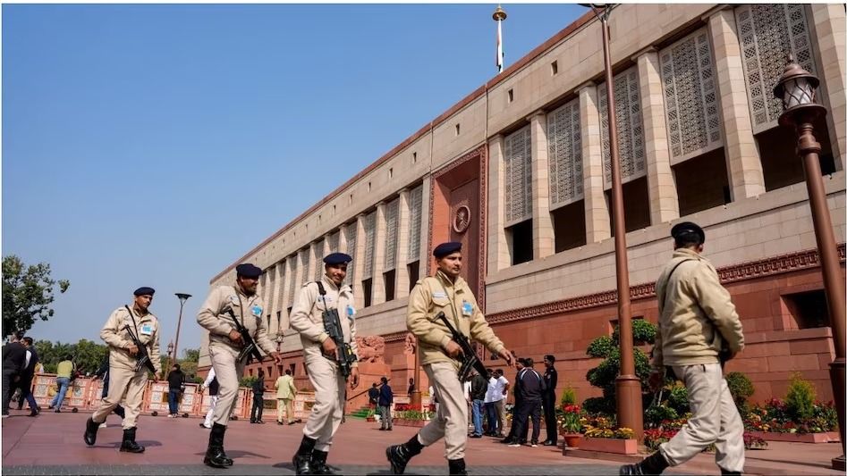 গ্র্যাজুয়েট হলেই পার্লামেন্টে বহু চাকরি, জানুন যোগ্যতা ও আবেদনের পদ্বতি