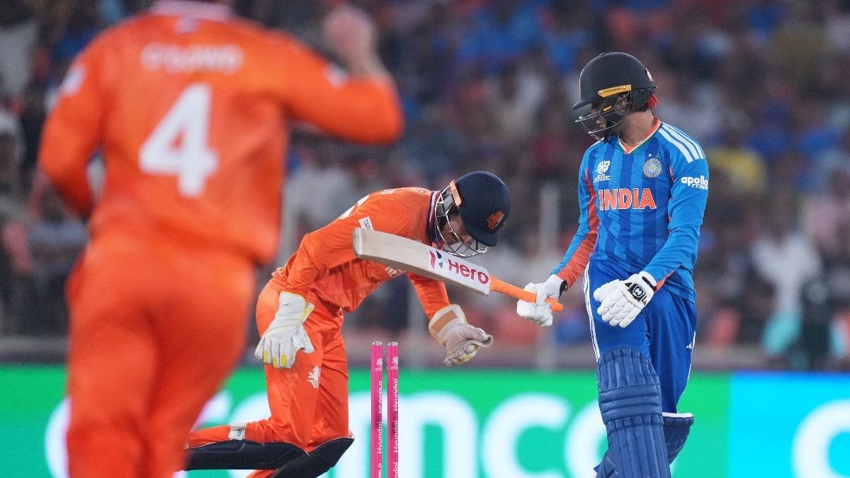 আউট অভিষেক শর্মা