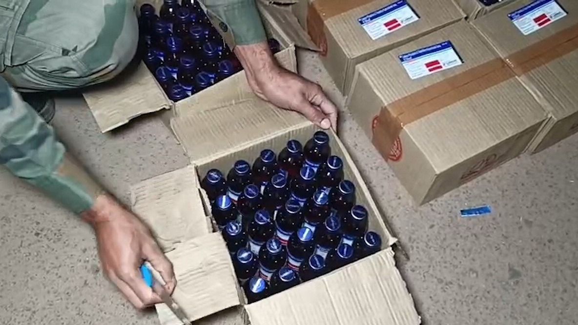 স্কুটারই যেন মিনি-স্টোর, নেশার ওষুধ পাচার করতে গিয়ে শিলিগুড়িতে ধৃত ১