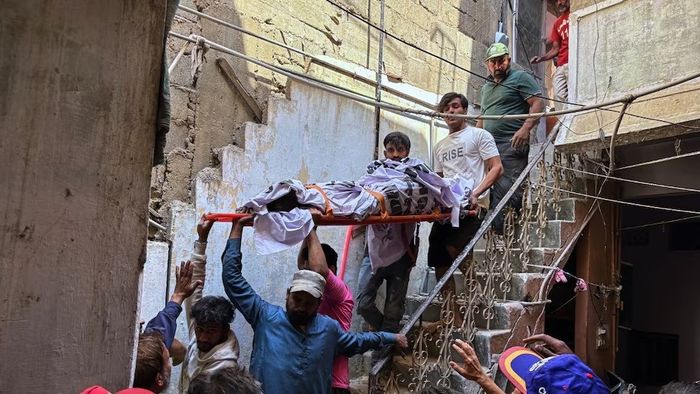 করাচিতে বিস্ফোরণ