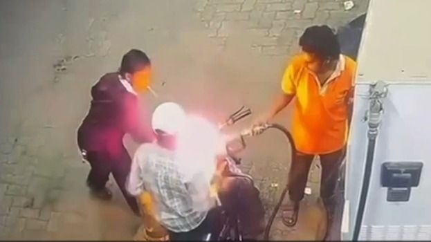 সিগারেট ধরাতে বাধা, রাগে পেট্রল পাম্পে আগুন ধরাল যুবক