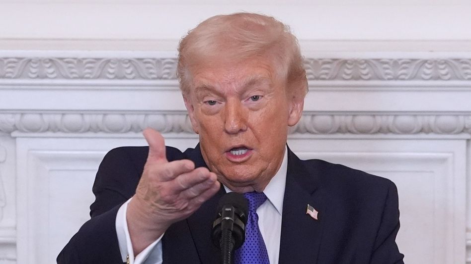 বেআইনি ঘোষণা হলেও ১০% ট্যারিফ চাপালেন ট্রাম্প, ভারতের সঙ্গে চুক্তি নিয়ে বললেন বড় কথা বেআইনি ঘোষণা হলেও ১০% ট্যারিফ চাপালেন ট্রাম্প, ভারতের সঙ্গে চুক্তি নিয়ে বললেন বড় কথা