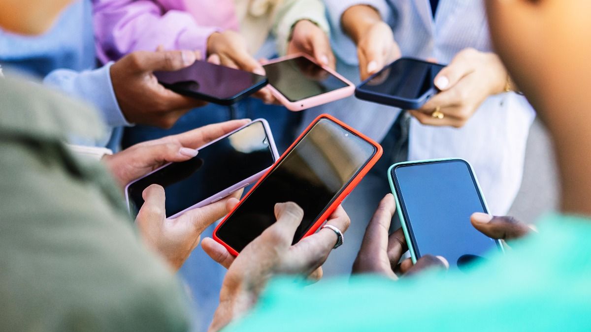 ১০ হাজারের মধ্যে ফোন কিনবেন? এই ৬টি জিনিস মাথায় রাখুন