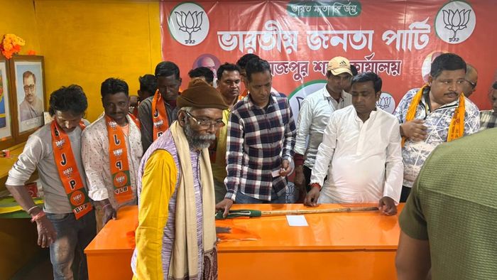 বিজেপিতে যোগ তৃণমূল কর্মীদের