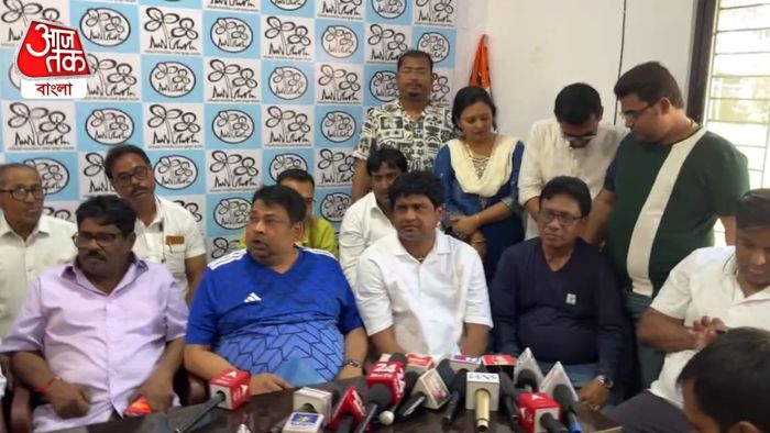 ভোটের মুখে বসিরহাটে তৃণমূল কংগ্রেসে আনুষ্ঠানিক ভাবে যোগ দিলেন প্রাক্তন ভারতীয় ফুটবলার তথা প্রাক্তন বিধায়ক।