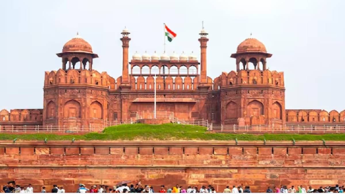 বোমা মেরে লালকেল্লা, দিল্লি বিধানসভা উড়িয়ে দেওয়ার হুমকি, জোর তল্লাশি পুলিশের