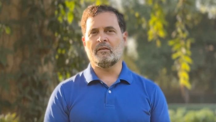 এমন একজন অপরাধীর সঙ্গে নাম জড়ানো 'লজ্জার' বলেও মন্তব্য করেছেন তিনি।