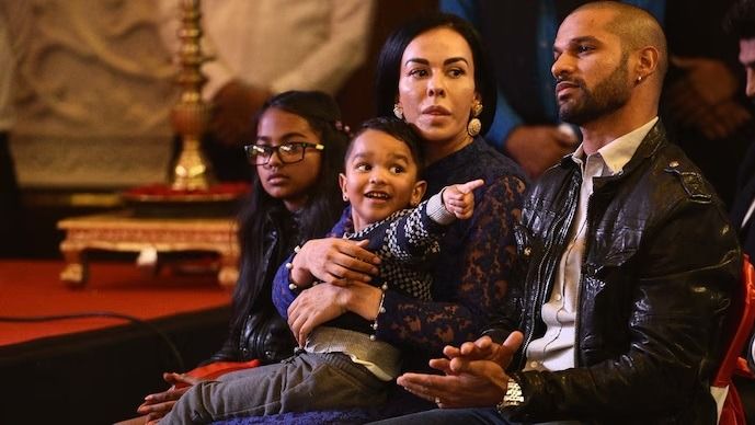 ২০১১ সালে ডিভোর্স হয় ধাওয়ান-আয়েশার