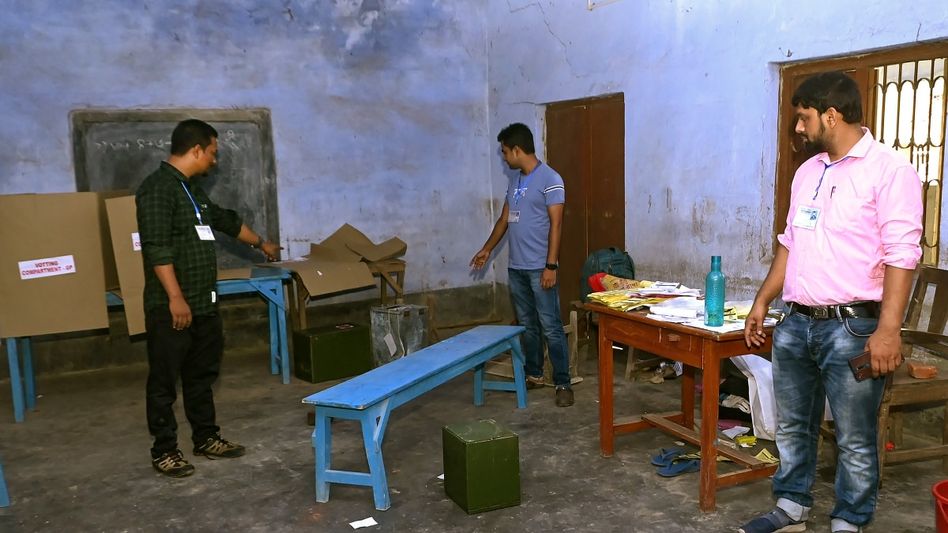 ১ মার্চ রাজ্যে কেন্দ্রীয় বাহিনী, স্কুলগুলি নিয়ে পুলিশকে কী নির্দেশ কমিশনের? ১ মার্চ রাজ্যে কেন্দ্রীয় বাহিনী, স্কুলগুলি নিয়ে পুলিশকে কী নির্দেশ কমিশনের?