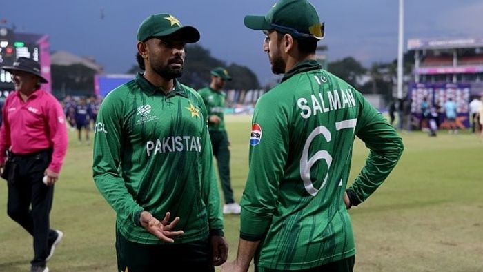 পাক দলের একাধিক ক্রিকেটাররে উপর খাঁড়া ঝুলছে