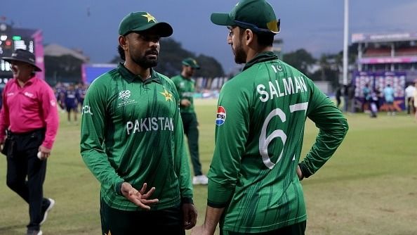 পাক দলের একাধিক ক্রিকেটাররে উপর খাঁড়া ঝুলছে