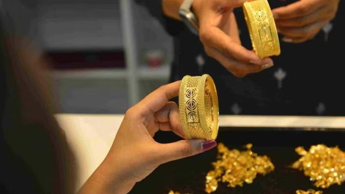 যুদ্ধের মধ্যে বিশাল বাড়ল সোনার দাম