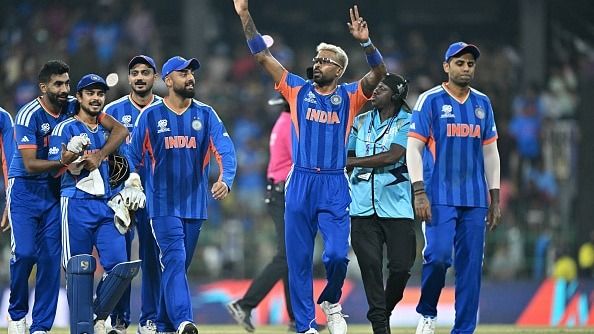 সেমিফাইনাল বৃষ্টিতে ভেস্তে গেলে কারা যাবে সেমিতে, ভারত না ইংল্যান্ড? জানুন সমীকরণ