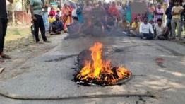 SIR-লিস্টে নাম বাদ, বহু নাম 'বিচারাধীন', বিক্ষোভে উত্তাল তুফানগঞ্জ; টায়ার জ্বালিয়ে অবরোধ