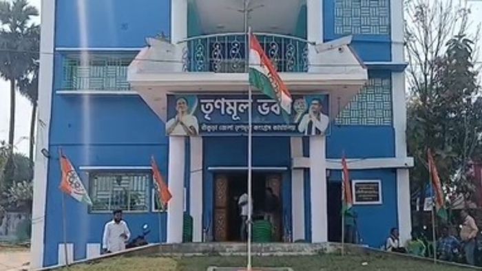 ভোটের আগে পুরনো কর্মীদের মানভঞ্জনে তৃণমূল