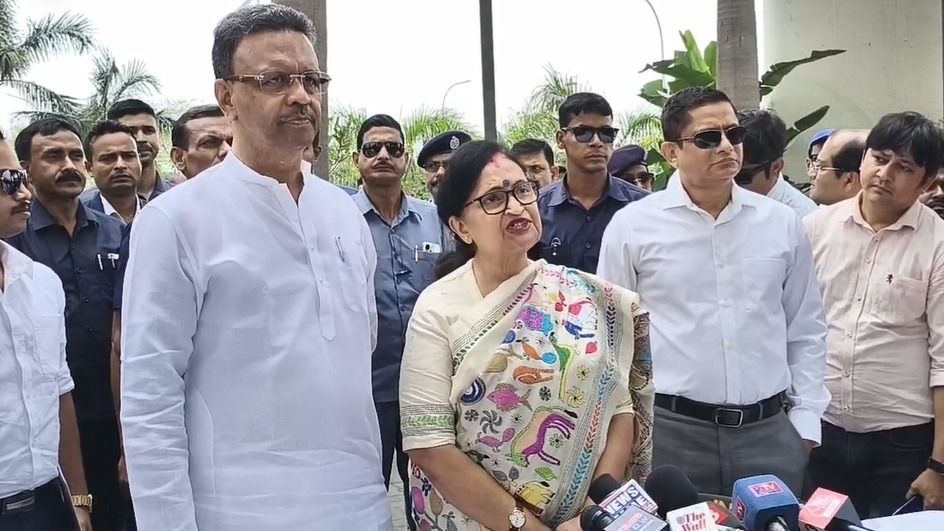  'ডোন্ট শাউট!' মিটিংয়ে নাকি চন্দ্রিমাকে বলেছেন জ্ঞানেশ, ঠিক কী হয়েছে? জানালেন ফিরহাদরা