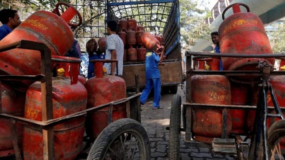 রান্নার গ্যাসের সঙ্কট? মুম্বইয়ে একাধিক রেস্তোরাঁ বন্ধ, আরও ঝাঁপ নামানোর তোড়জোড় রান্নার গ্যাসের সঙ্কট? মুম্বইয়ে একাধিক রেস্তোরাঁ বন্ধ, আরও ঝাঁপ নামানোর তোড়জোড়
