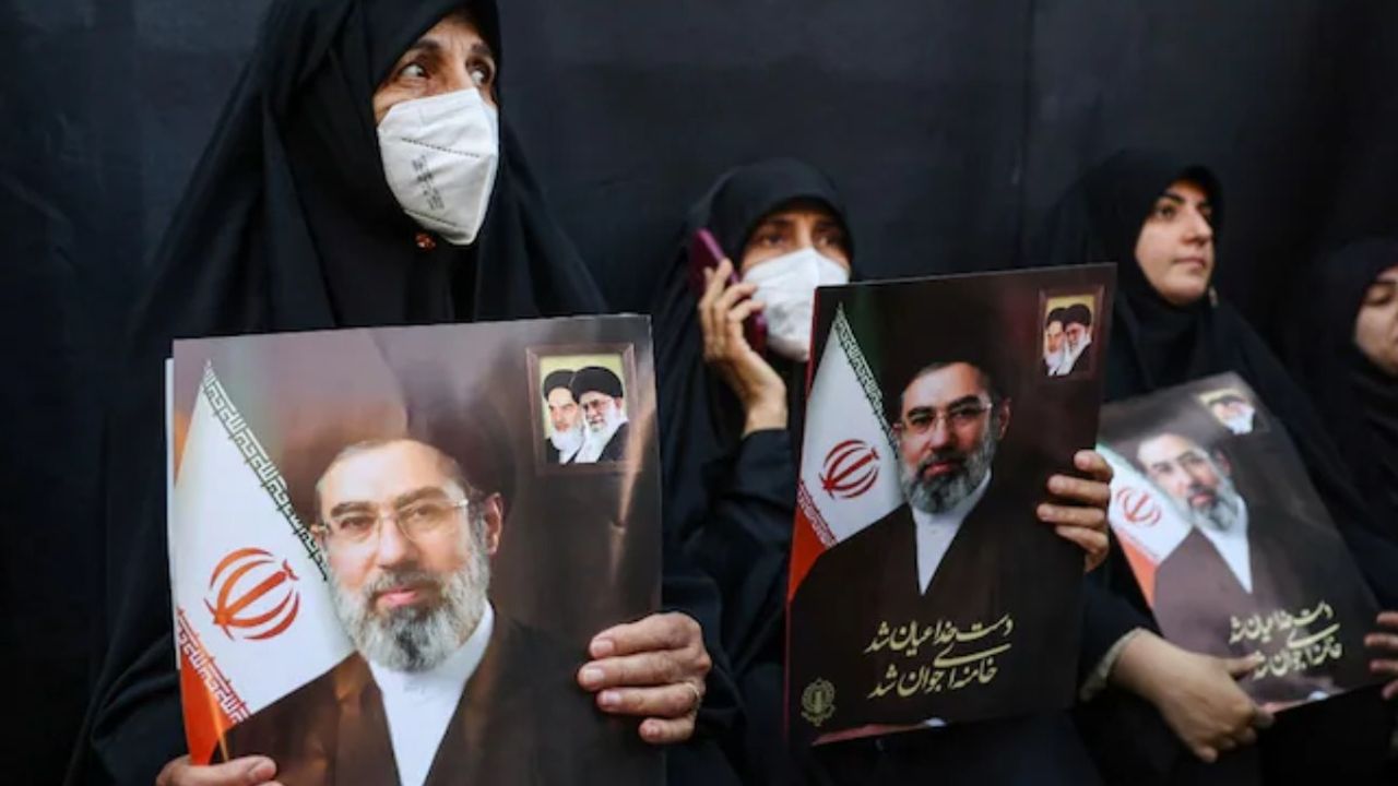 Mojtaba Khamenei - যুদ্ধে জখম নতুন সর্বোচ্চ নেতা মোজতবা খামেনেইও, ইরানি সংবাদমাধ্যমের খবরে জল্পনা - Is Mojtaba Khamenei wounded in Ongoing War Iran state TV drops hint abk - Aaj Tak Bangla