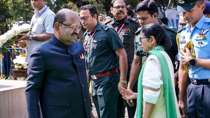 সিভি আনন্দ বোস ও মমতা বন্দ্য়োপাধ্য়ায়(ফাইল ছবি)