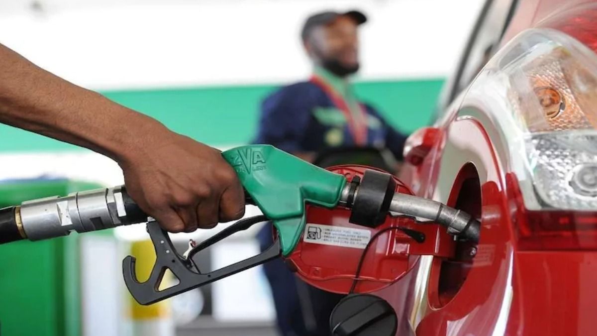  ৪০ কোটি ব্যারেল তেল ছাড়া হচ্ছে বাজারে