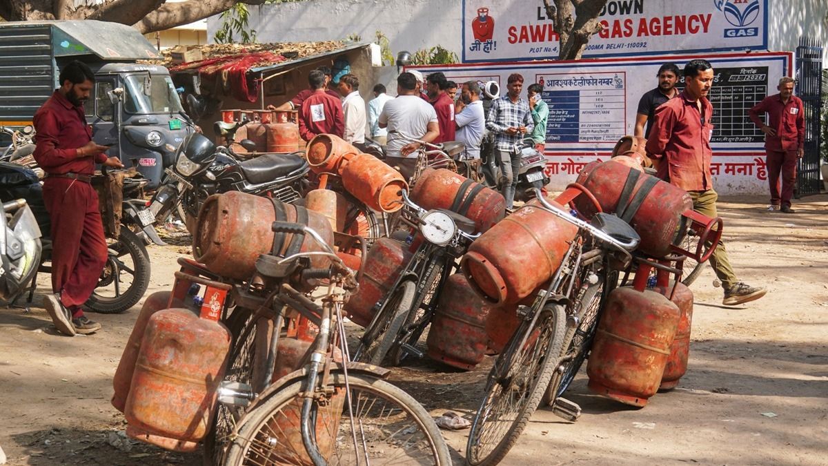 রোজ গড়ে ২৫ লাখ বাড়তি গ্যাস বুকিং হচ্ছে কেন? রাজ্যগুলিকে কড়া নির্দেশ কেন্দ্রের
