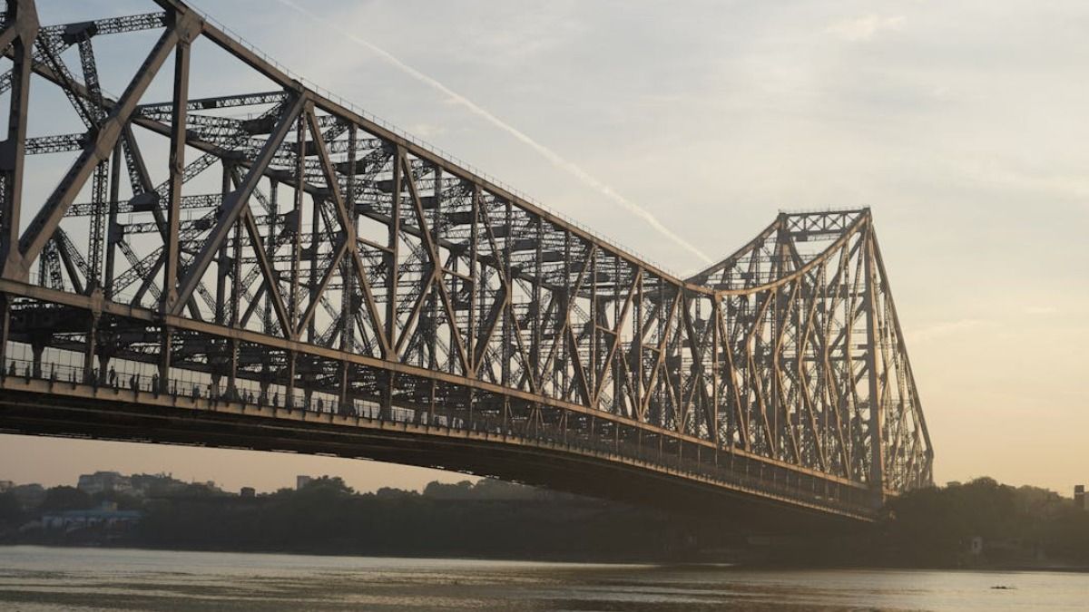 শহরের আকাশ আংশিক মেঘাচ্ছন্ন, জেলায় জেলায় বৃষ্টি, তবে গরম আরও বাড়বে