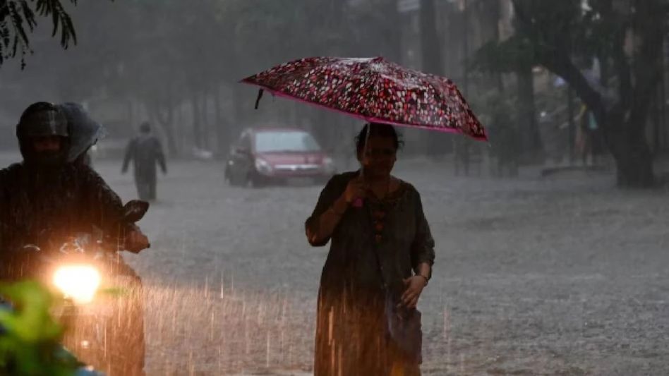 ৬০ কিমি বেগে ঝোড়ো হাওয়া সঙ্গে মুষলধারে বৃষ্টি! আজ কোন কোন জেলায় জারি হলো ‘অরেঞ্জ অ্যালার্ট’? ৬০ কিমি বেগে ঝোড়ো হাওয়া সঙ্গে মুষলধারে বৃষ্টি! আজ কোন কোন জেলায় জারি হলো ‘অরেঞ্জ অ্যালার্ট’?