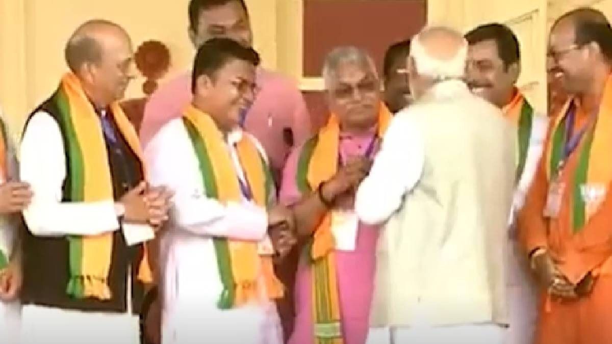 নরেন্দ্র মোদী কী বললেন দিলীপকে?