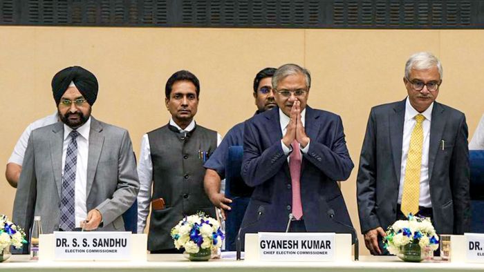 পশ্চিমবঙ্গে দু'দফায় ভোট হলেও বাকি ৪ রাজ্যে এক দফায়, দিন জানিয়ে দিল কমিশন